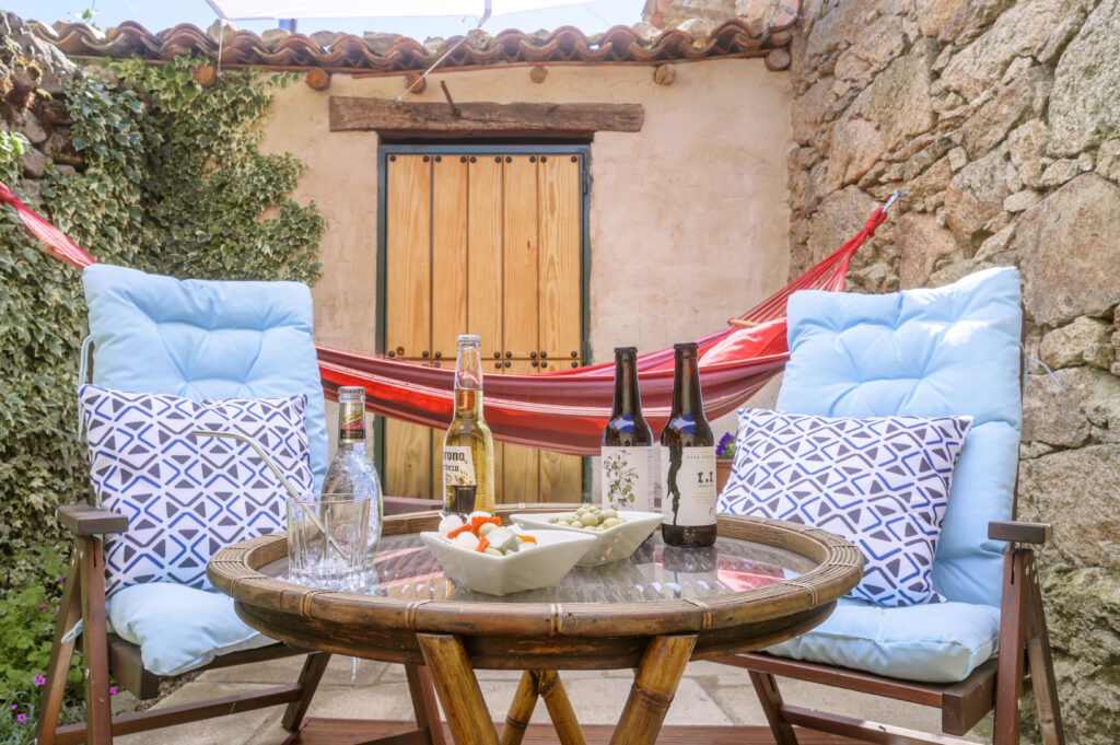 casa rural spa aravalle el colirrojo detallepatio2 scaled